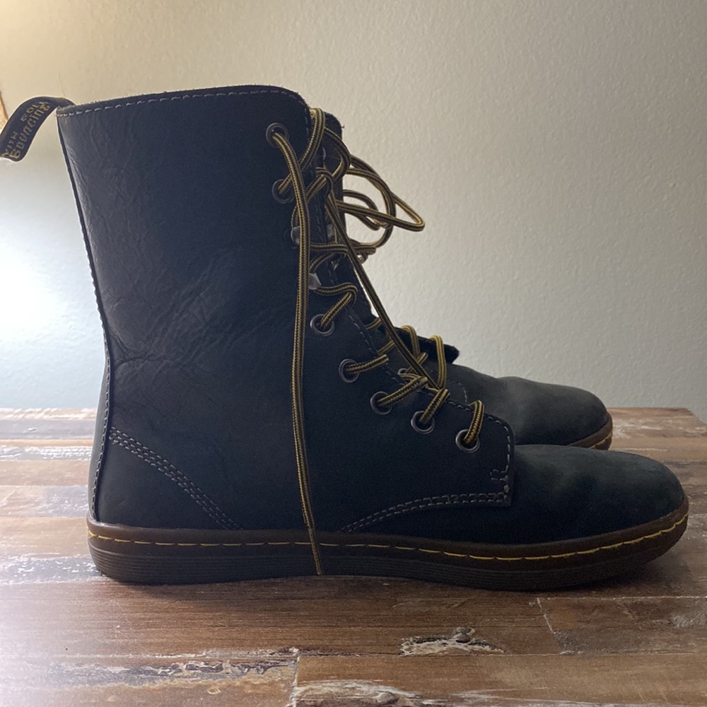 Dr. Martens Black Leather Boots / Size 7